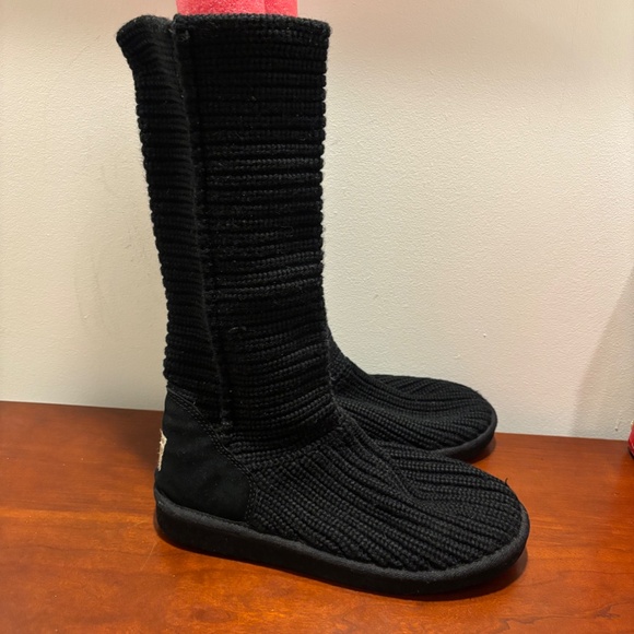 UGG Australia Classic Cardy Style 5814 Women's 12" Tall Boots in Black size 10 - Picture 5 of 8